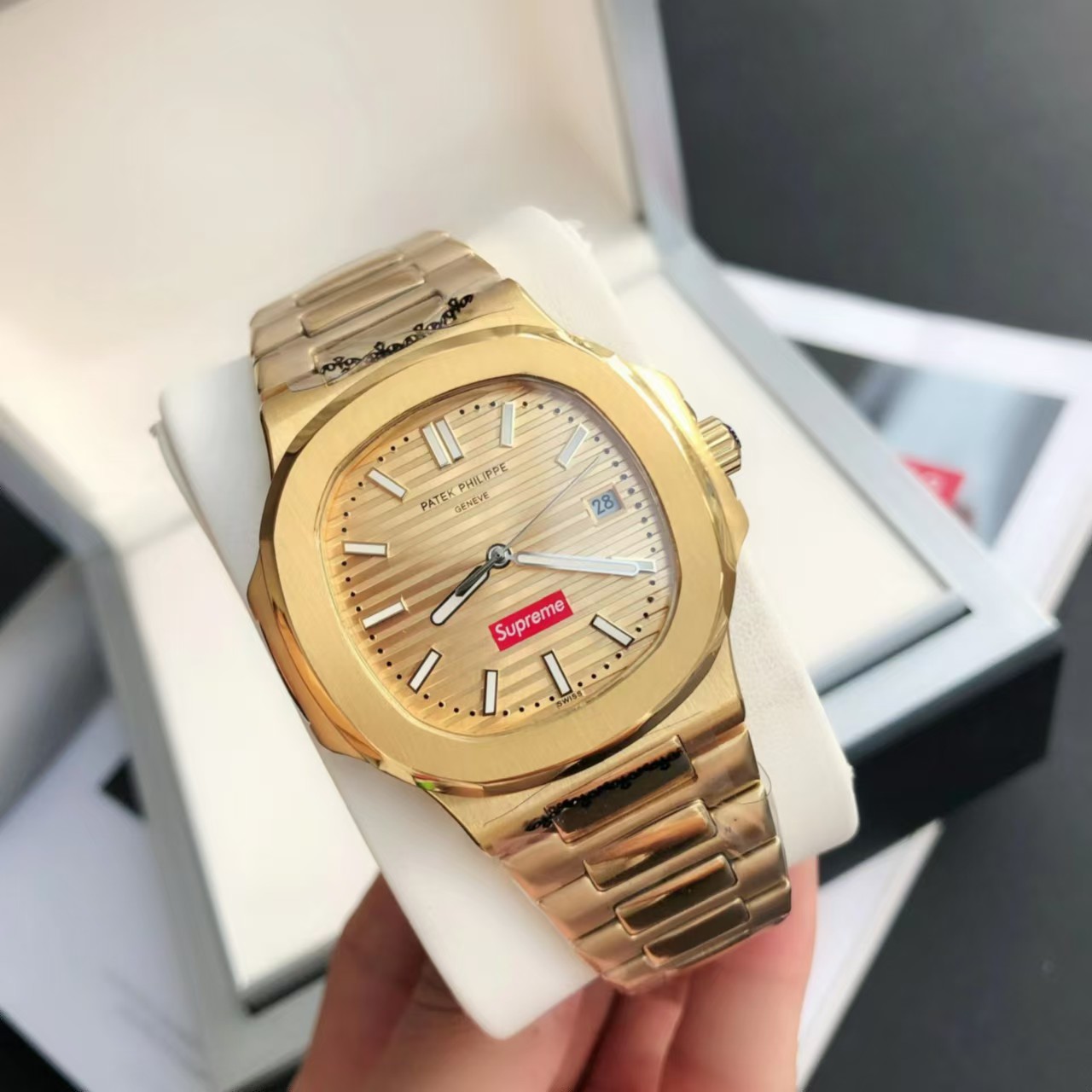PATEK PHILIPPE Supreme ノーチラス 5711自動巻き時計