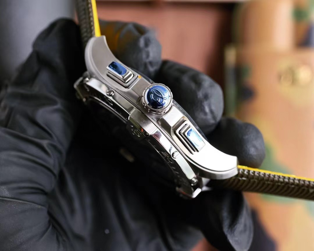 ブライトリング アベンジャーB01 クロノグラフ 44 AB0147101L1X1