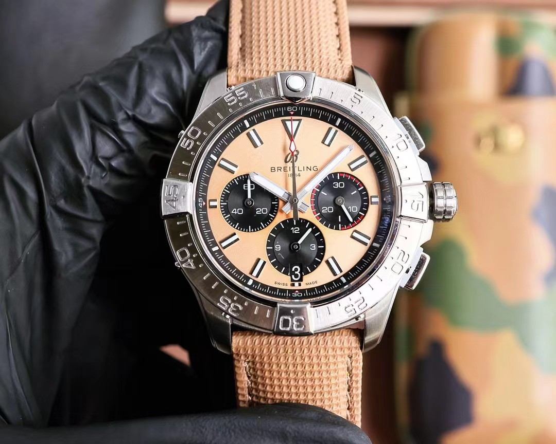 ブライトリング アベンジャーB01 クロノグラフ 44 AB0147101L1X1