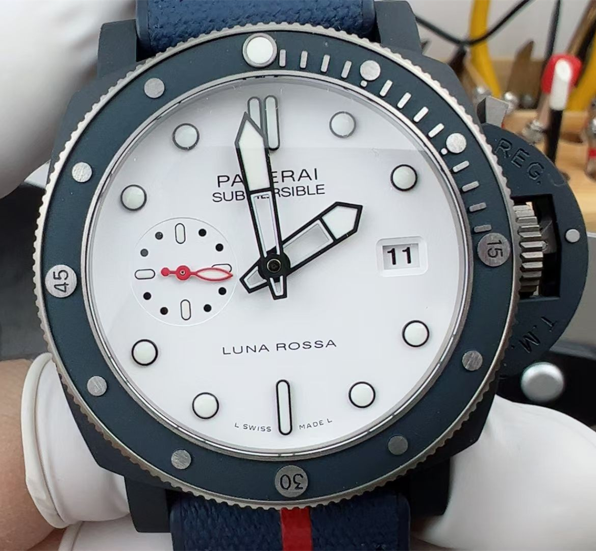Panerai Submersible QuarantaQuattro Luna Rossa Edition Ti-Ceramitech Watch PAM01466