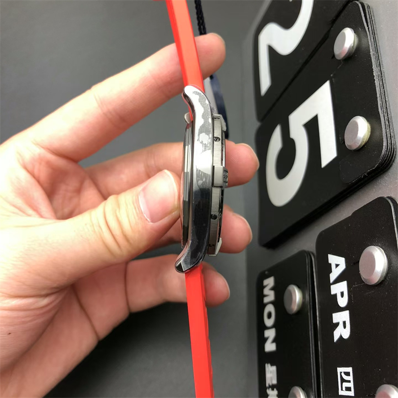 ブライトリング BREITLING アベンジャーブラックバード A3239011BC35433XA20BA1