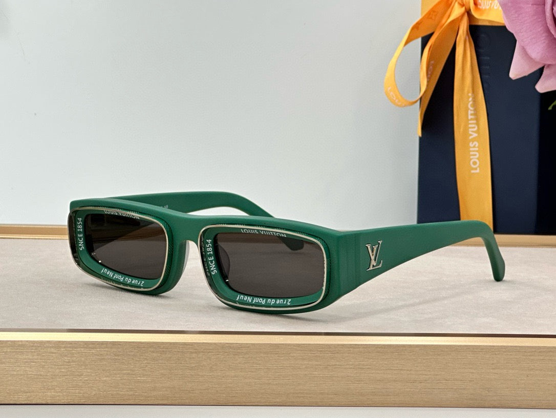 Z2388E Runway Louis Vuitton Super Vision Low Square Sunglasses