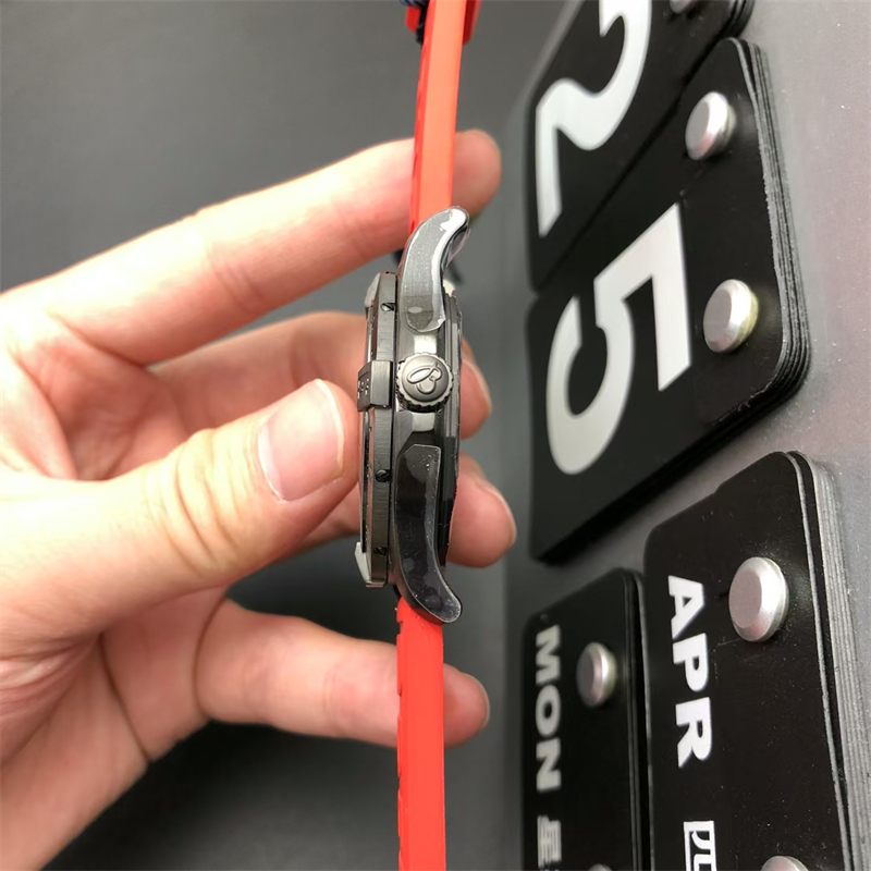 ブライトリング BREITLING アベンジャーブラックバード A3239011BC35433XA20BA1