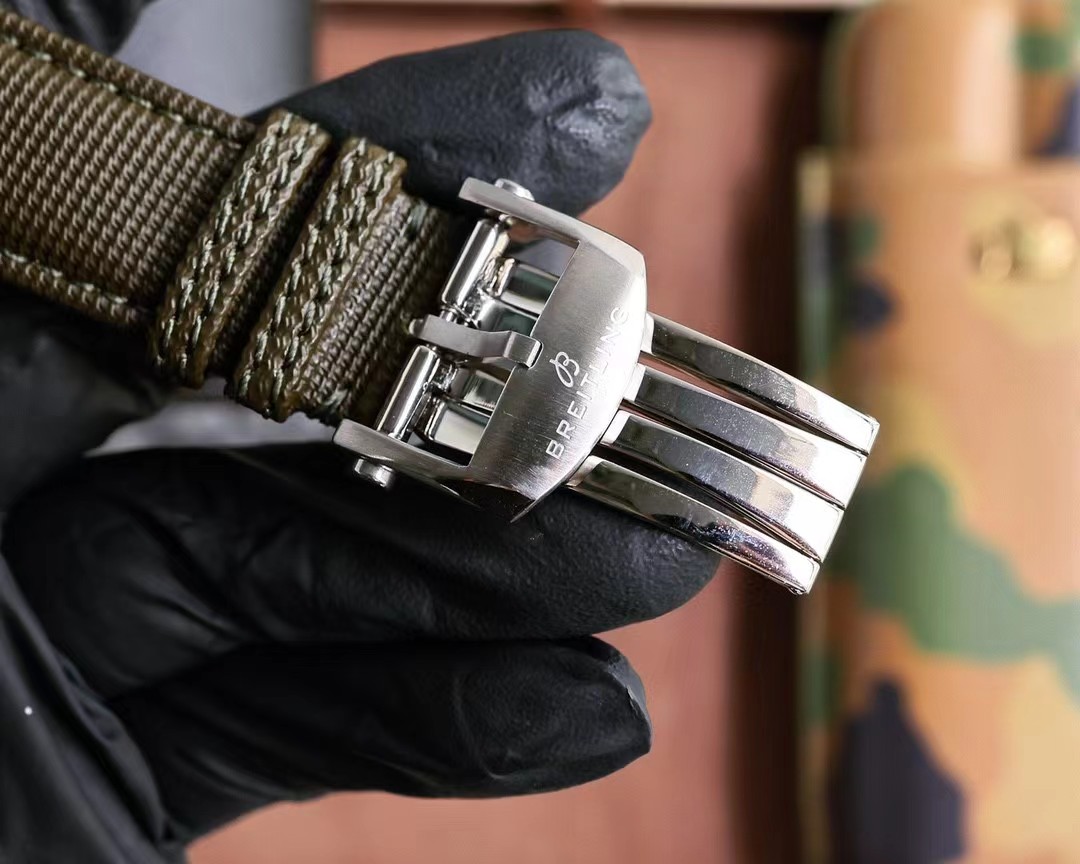 ブライトリング アベンジャーB01 クロノグラフ 44 AB0147101L1X1