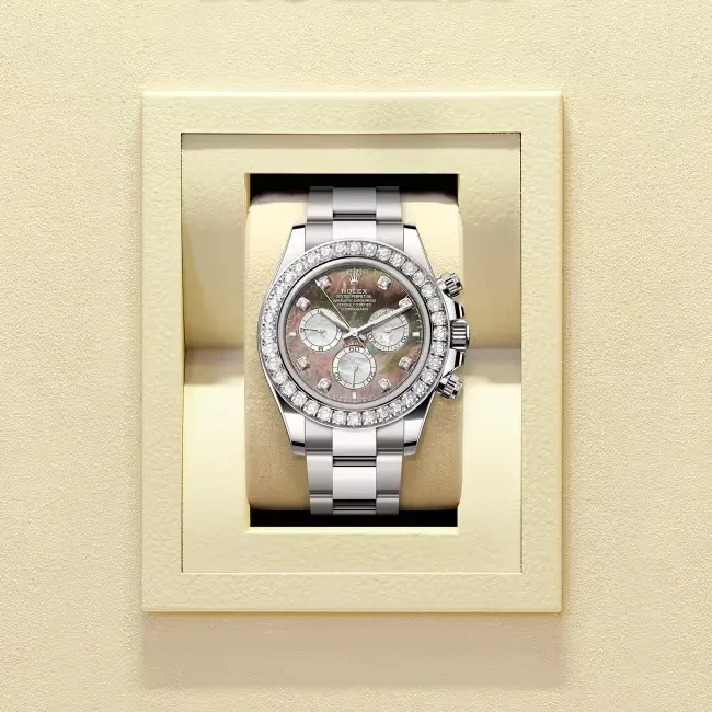 コスモグラフ デイトナ | オイスター、40 mm、ホワイトゴールド、ダイヤモンド リファレンス 126579RBR-0001