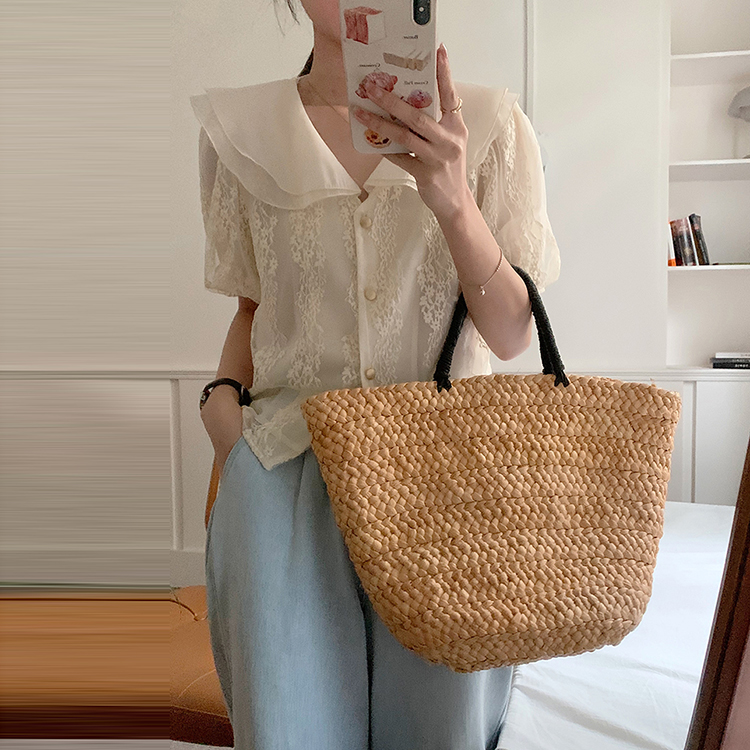 百搭繡花蕾絲燈籠短袖襯衫