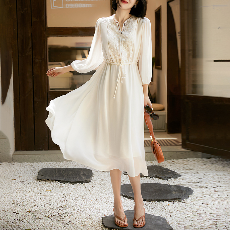 V領刺繡輕薄飄逸燈籠袖連身裙(3色)