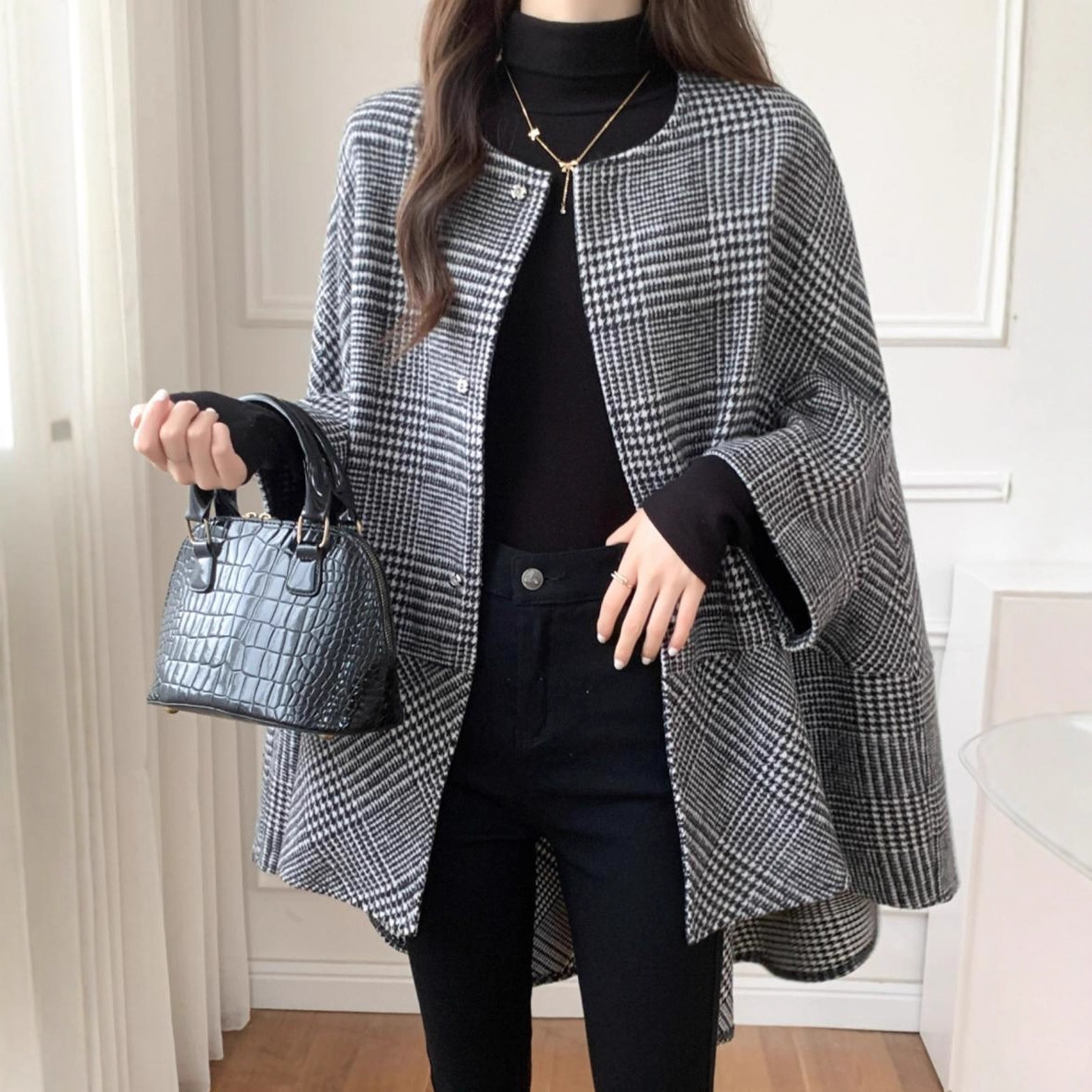 日系時尚斗篷格紋圓領中長版大衣(3色)