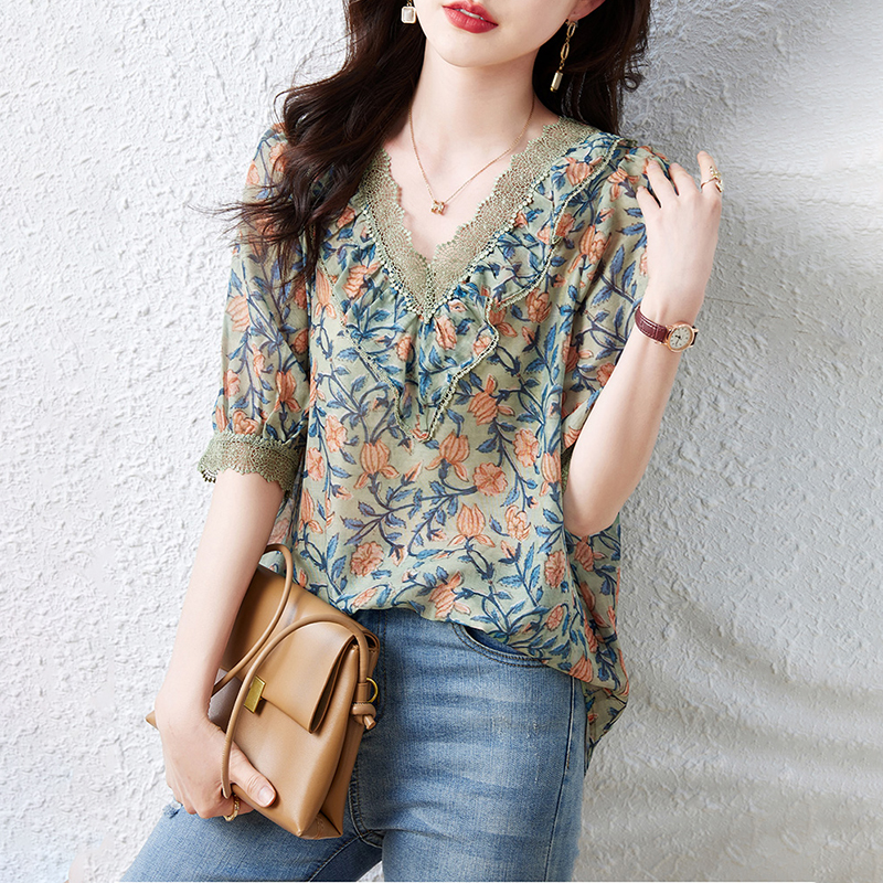 簡約V領碎花短袖T恤