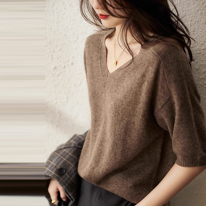 薄款V領透氣涼感別緻針織短袖T恤(2色)