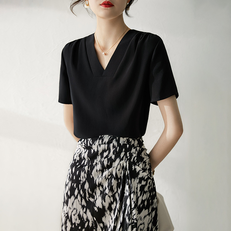 優雅經典V領肩部褶飾短袖T恤(2色)