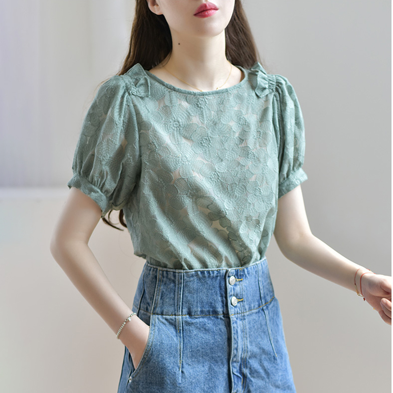 甜美綠色蕾絲泡泡袖木耳邊襯衫