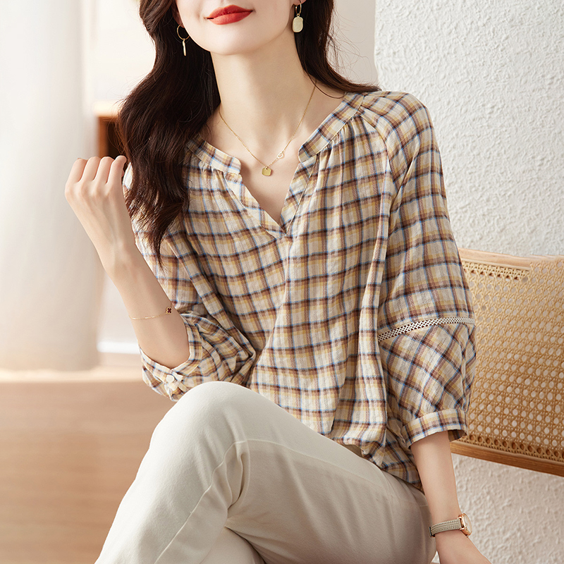 氣質簡約花邊拼接V領格紋小衫