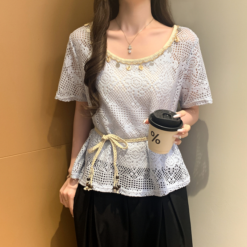 鏤空勾花蕾絲圓領繫帶收腰短袖T恤(2色)