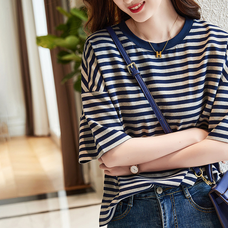 寬鬆圓領落肩條紋T恤