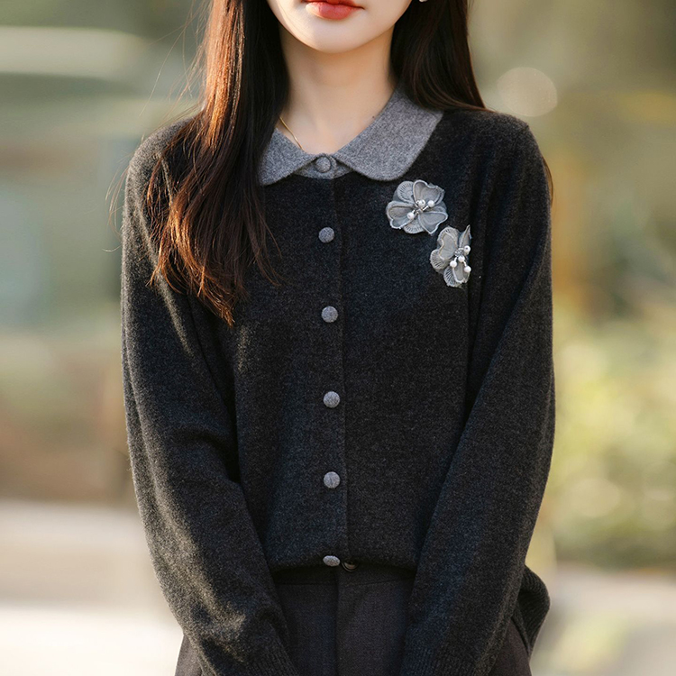 立體花朵撞色娃娃領針織開襟衫(4色)