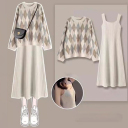 菱形毛衣+杏色吊帶裙