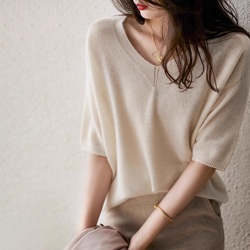 薄款V領透氣涼感別緻針織短袖T恤(2色)