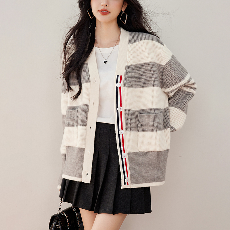 條紋撞色寬鬆大口袋針織開襟衫