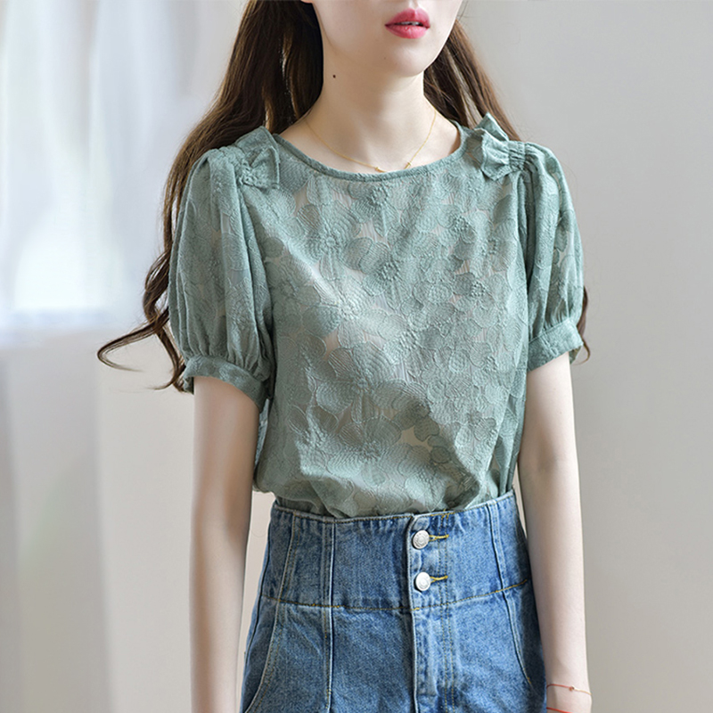 甜美綠色蕾絲泡泡袖木耳邊襯衫