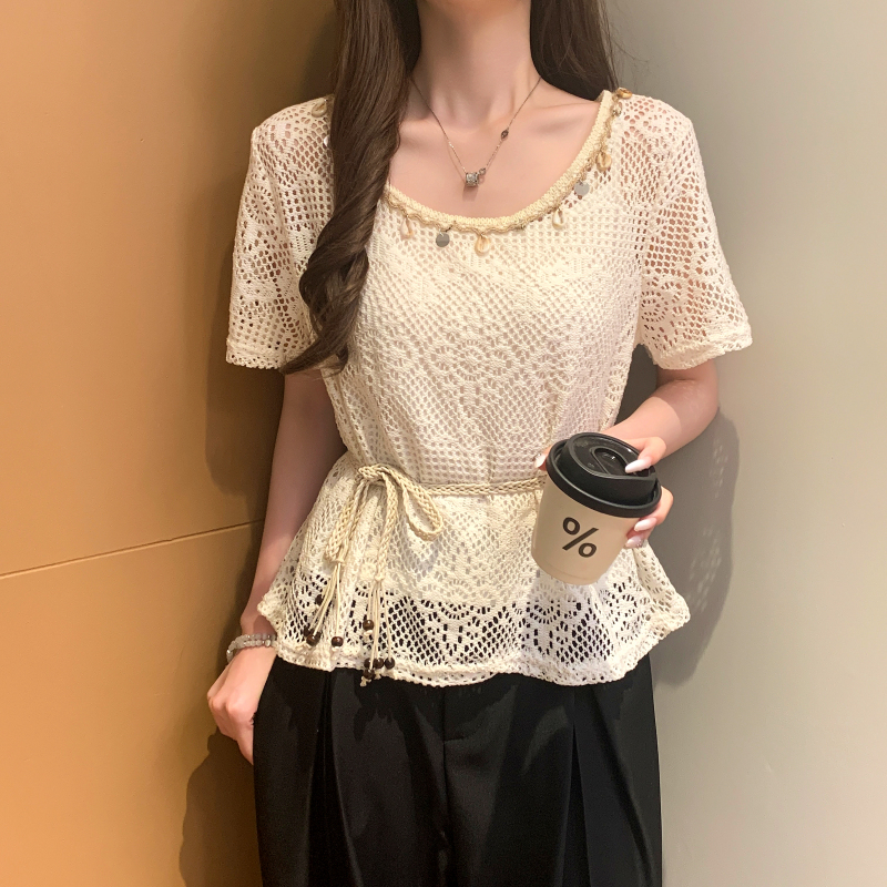 鏤空勾花蕾絲圓領繫帶收腰短袖T恤(2色)
