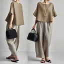 卡其色上衣+灰色褲子