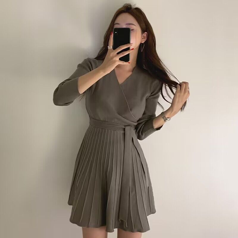 V領修腰百褶連身裙(2色)