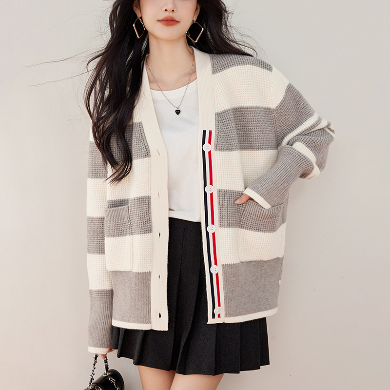 條紋撞色寬鬆大口袋針織開襟衫