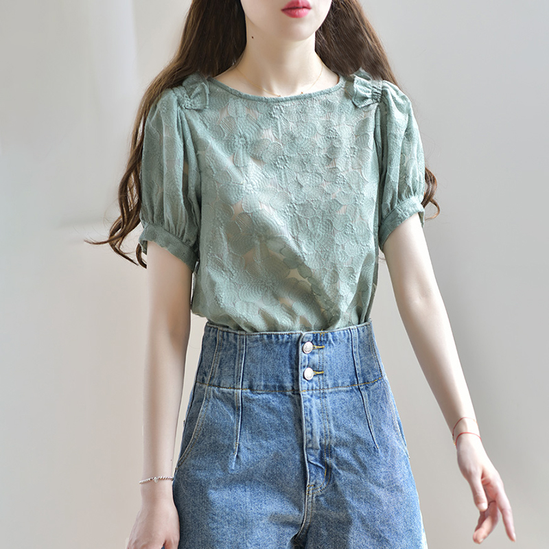 甜美綠色蕾絲泡泡袖木耳邊襯衫