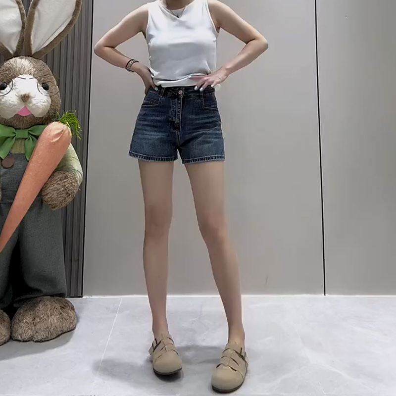 新款高腰A字牛仔短褲