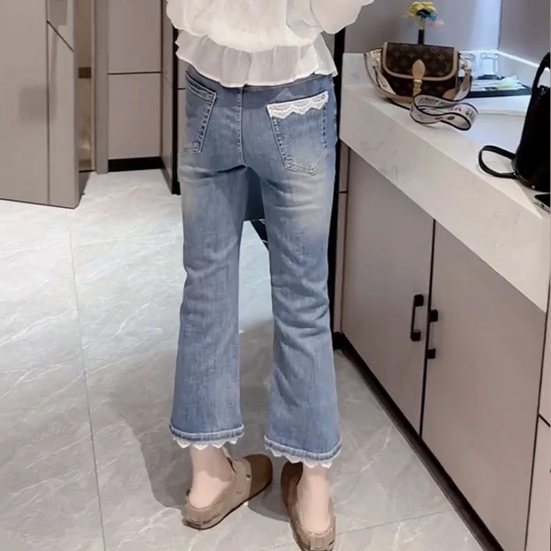 拼接蕾絲九分微喇叭牛仔褲