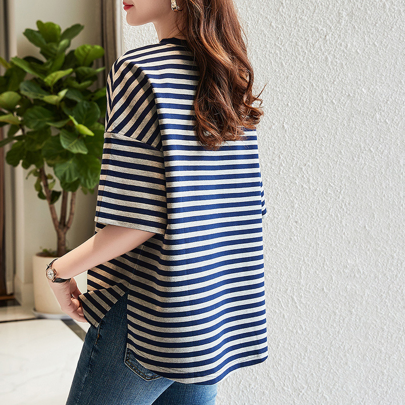 寬鬆圓領落肩條紋T恤