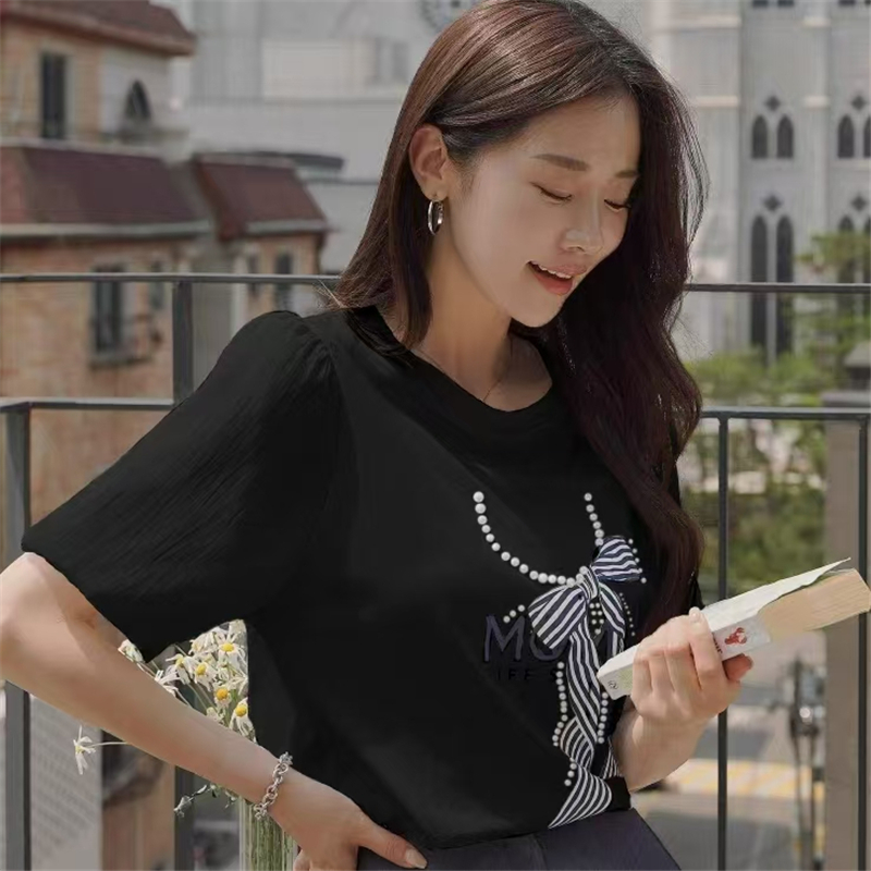 蝴蝶結珍珠拼接印花短袖T恤(2色)