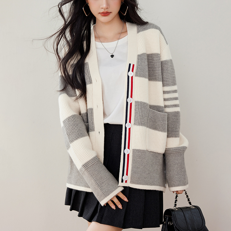 條紋撞色寬鬆大口袋針織開襟衫