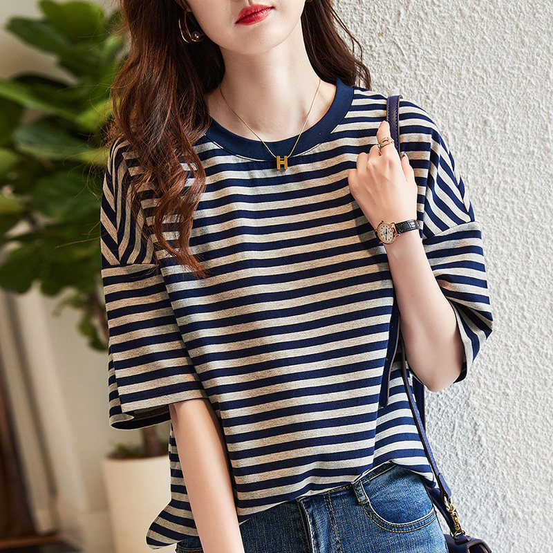 寬鬆圓領落肩條紋T恤