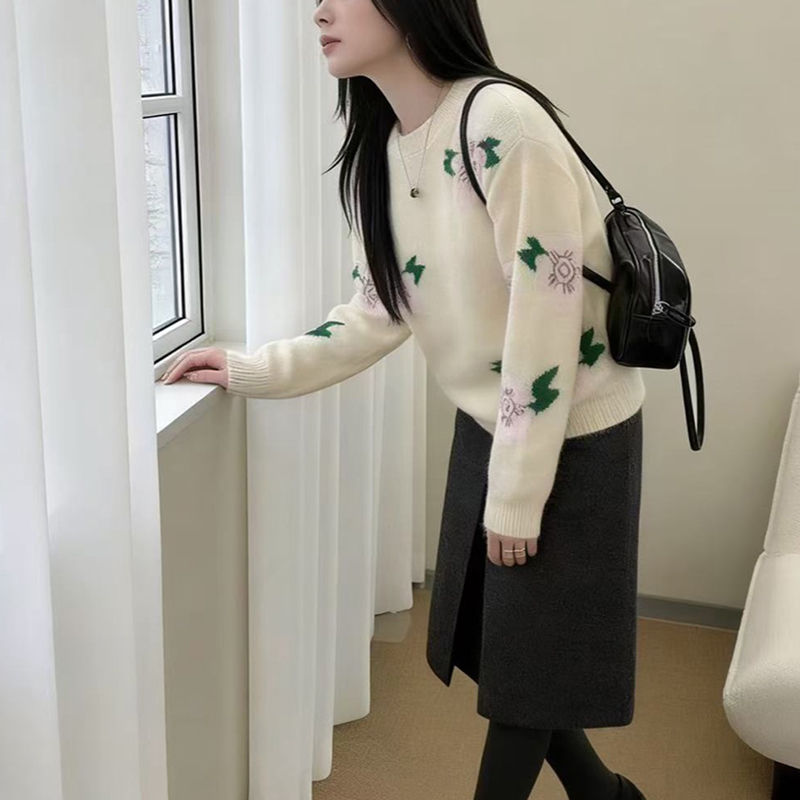 韩系软糯圆领花朵针织毛衣
