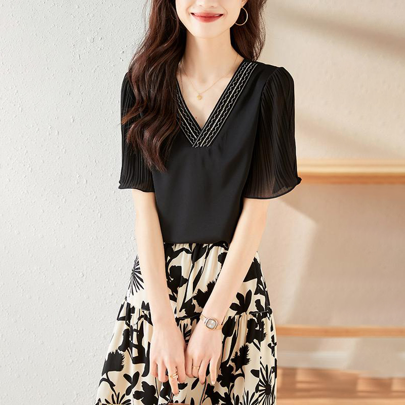 時尚V領拼接荷葉薄紗短袖小衫(2色)