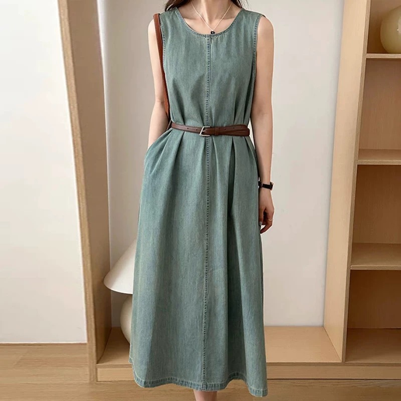 無袖直筒薄背心式牛仔連身裙(附腰帶)