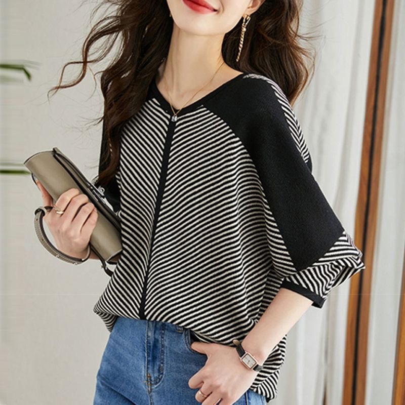 時尚寬鬆V領條紋拼色蝙蝠袖針織衫