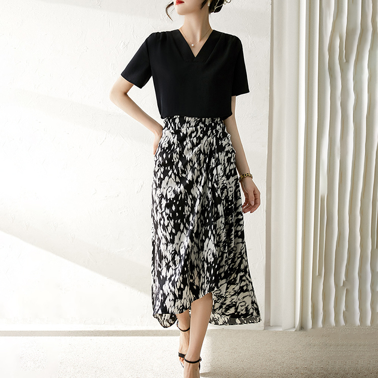 優雅經典V領肩部褶飾短袖T恤(2色)