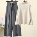 白色上衣+灰色褲