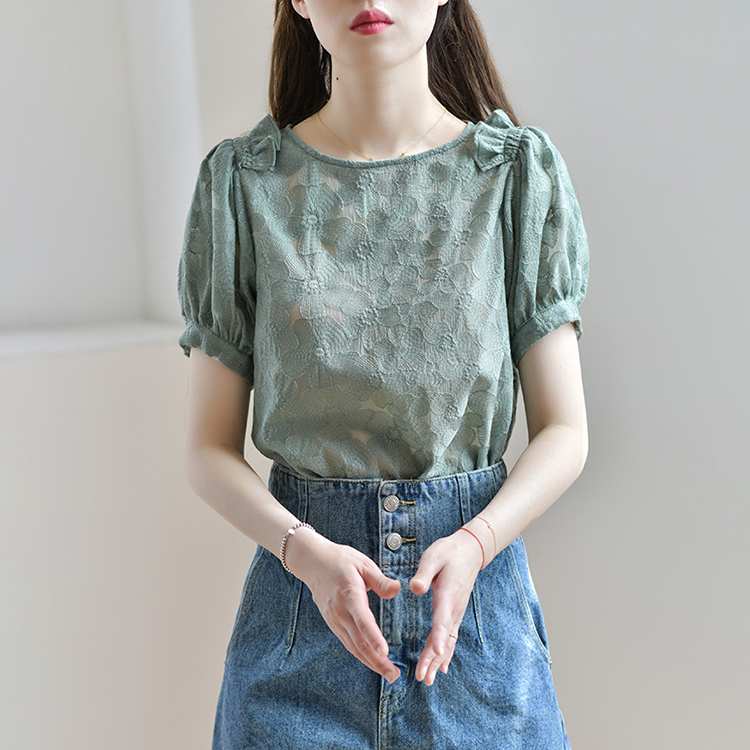 甜美綠色蕾絲泡泡袖木耳邊襯衫