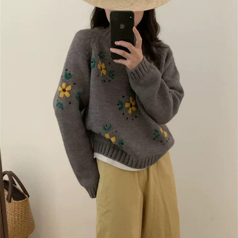 慵懶立體刺繡花朵圓領針織毛衣(3色)