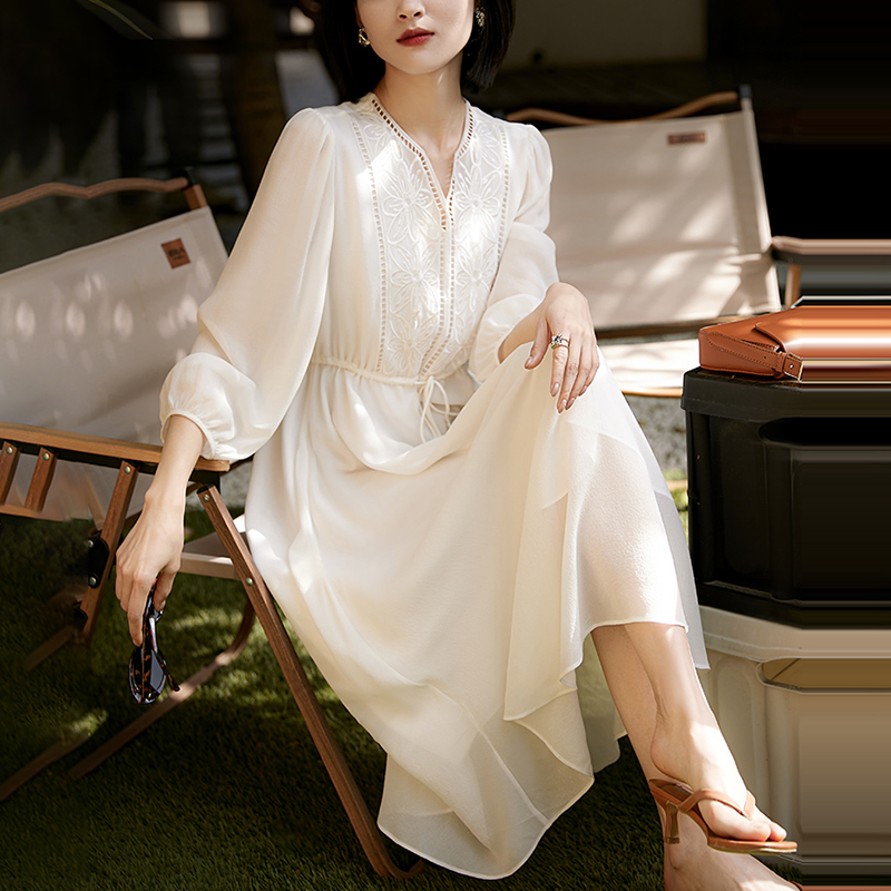 V領刺繡輕薄飄逸燈籠袖連身裙(3色)