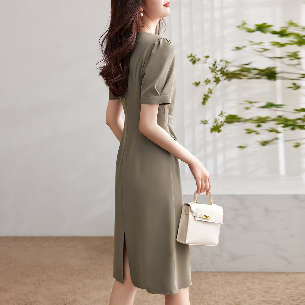 鏤空設計壓褶優雅簡約連身裙