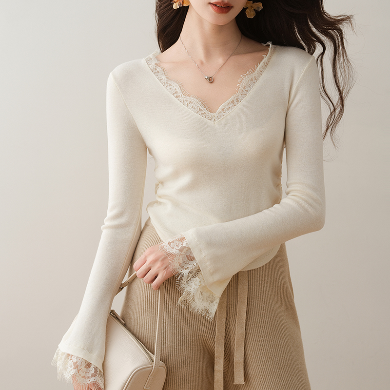 蕾絲拼接V領褶皺喇叭袖修身針織衫(2色)