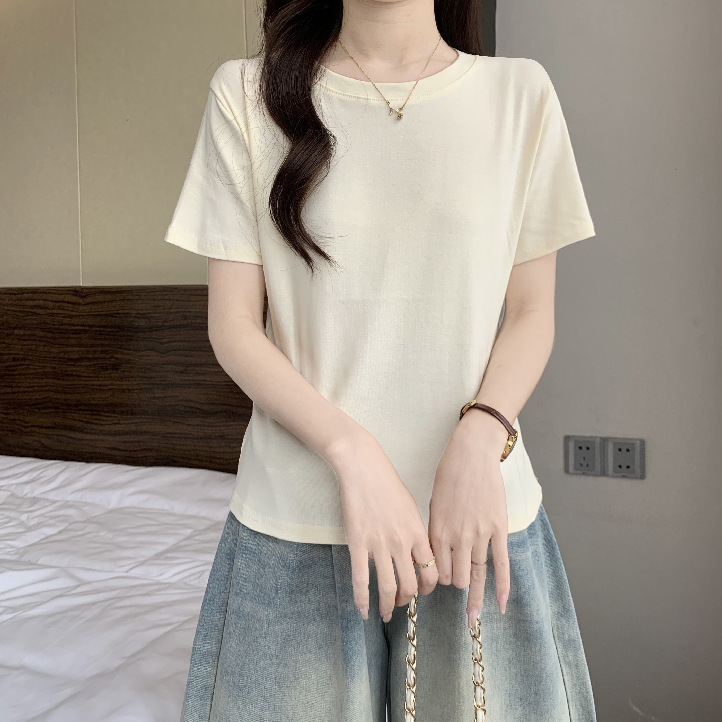 蕾絲拼接吊帶背心+純色T恤兩件套