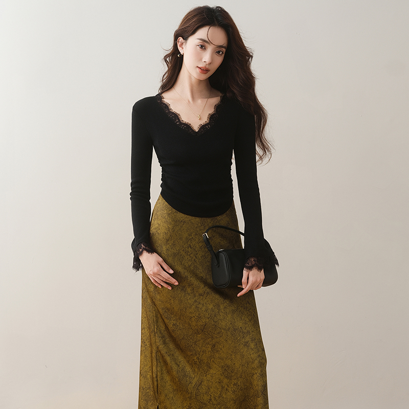 蕾絲拼接V領褶皺喇叭袖修身針織衫(2色)