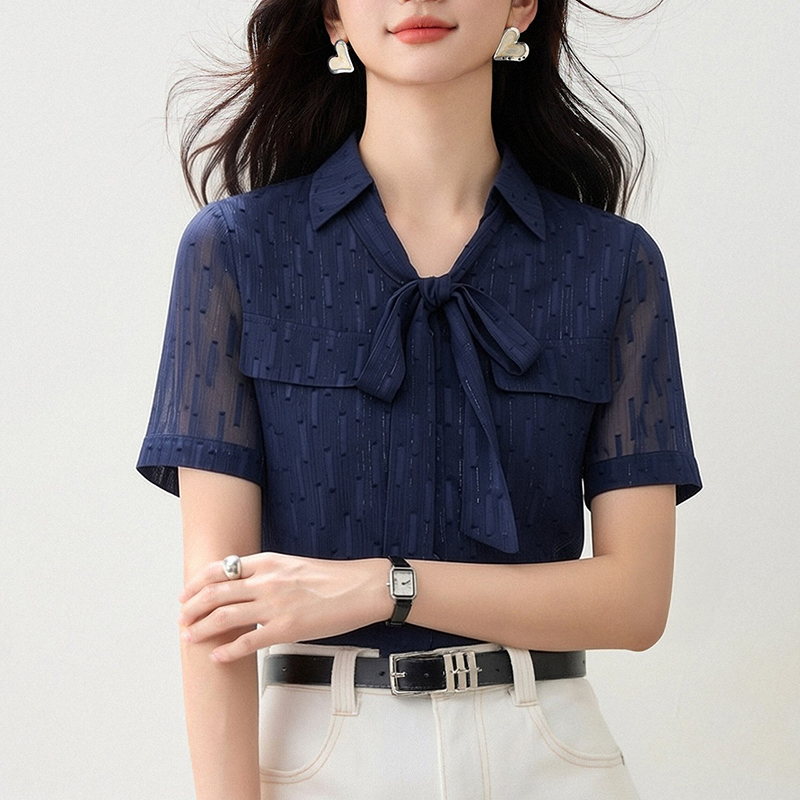 翻領蝴蝶結藍襯衫