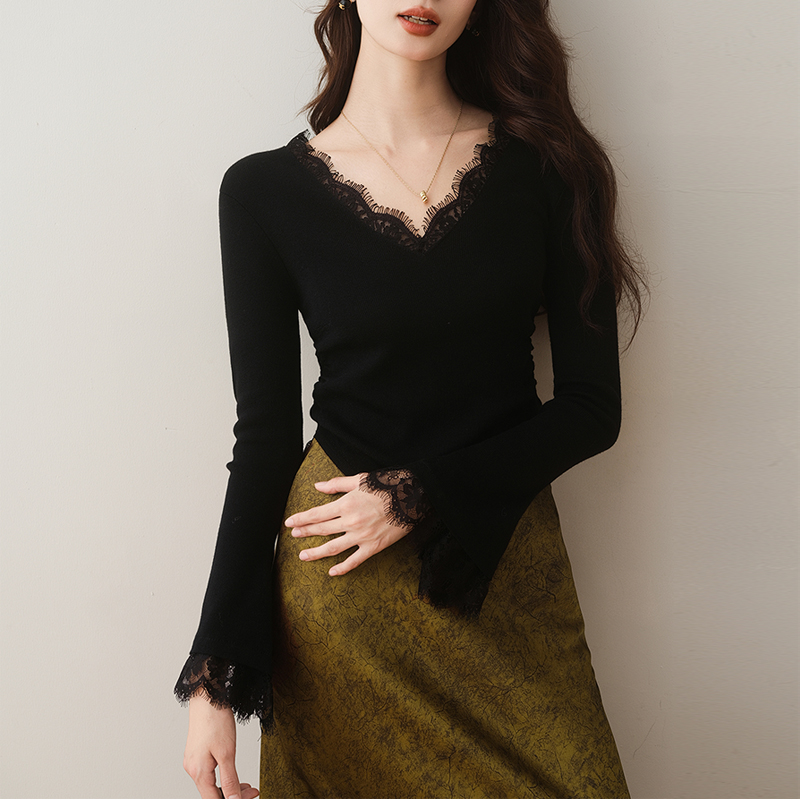 蕾絲拼接V領褶皺喇叭袖修身針織衫(2色)